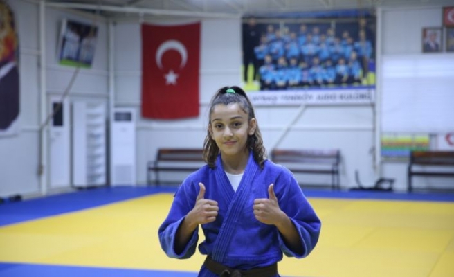 13 yaşında Balkan şampiyonu olan milli judocu Ezgi hedef büyüttü