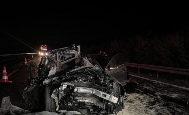 Bursa'da kamyona arkadan çarpan otomobilin sürücüsü öldü
