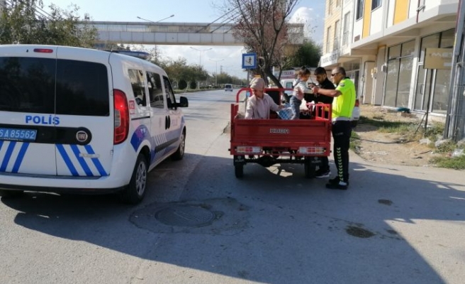 Bursa'da polis aracı bağlanan sürücünün çocuğunu hastaneye ulaştırdı