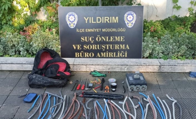 Bursa'da trafodan hırsızlık yaptıkları iddiasıyla 4 şüpheli yakalandı