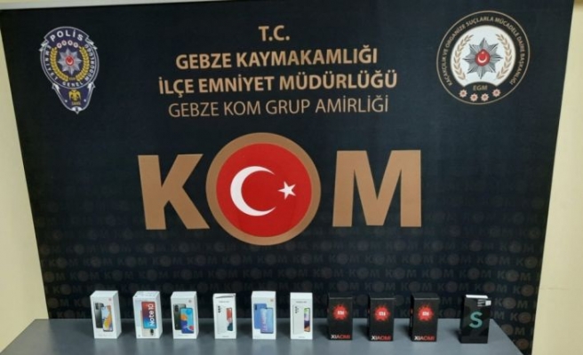 Kocaeli'de 46 kaçak cep telefonu ele geçirildi