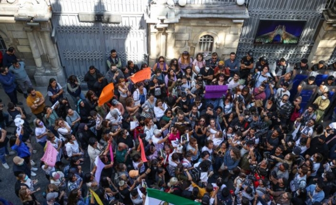 Mahsa Emini'nin ölümü, İstanbul’daki İran Başkonsolosluğu önünde protesto edildi