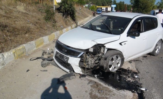 Sakarya'da trafik kazasında yaralanan kadın sürücü yaşam mücadelesini kaybetti