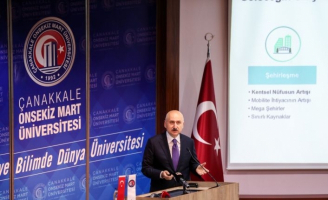Bakan Karaismailoğlu Çanakkale Onsekiz Mart Üniversitesinde konferans verdi