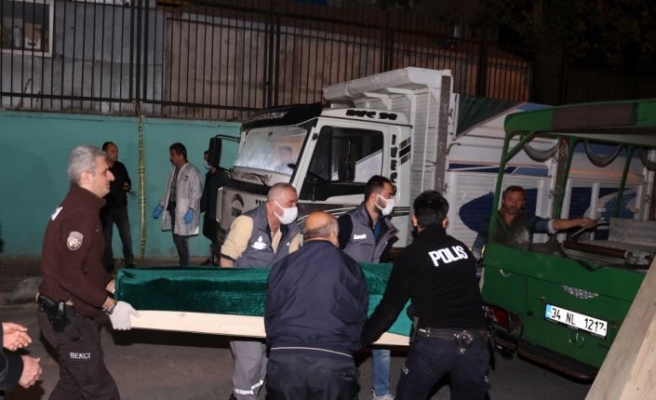 Bayrampaşa'da park halindeki kamyonun içinde bir kişi ölü bulundu