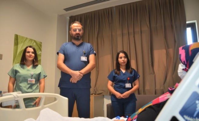 Bursa'da 38 yaşındaki diyaliz hastası ikiz bebek dünyaya getirdi