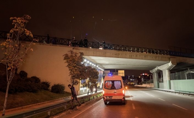 Bursa'da köprülü kavşaktan düşen motosikletin sürücüsü ağır yaralandı
