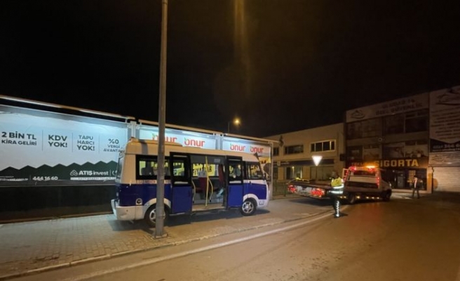 Bursa'da polisin dur ihtarına uymayıp kaçmaya çalışan minibüs sürücüsü kovalamaca sonucu yakalandı