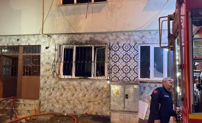 Bursa'da sinir krizi geçiren bir kişi 2 katlı evlerini yaktı