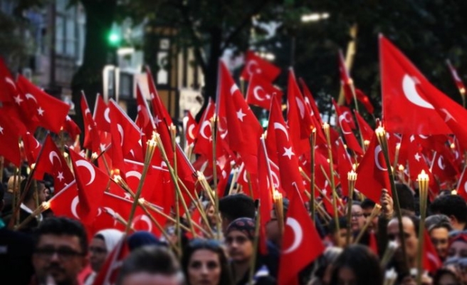 Kocaeli, Karabük ve Zonguldak'ta 29 Ekim Cumhuriyet Bayramı fener alayıyla kutlandı