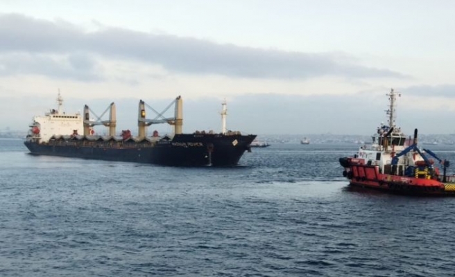 Ukrayna'dan gelen yük gemisi Ahırkapı önlerinde arızalandı