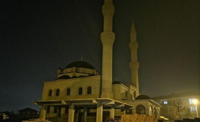Bursa'da cami duvarından düşen bir kişi hayatını kaybetti