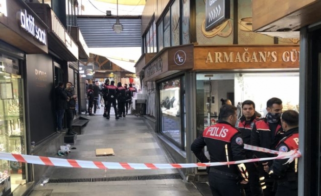Bursa'da çay ocağı işletmecisi dükkanının önünde ayağından vuruldu