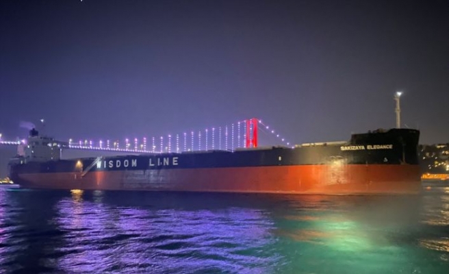 İstanbul Boğazı'nda arızalanan yük gemisi kurtarıldı