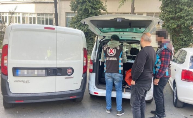 İstanbul'da ambulansa yol vermeyen sürücüye para cezası uygulandı