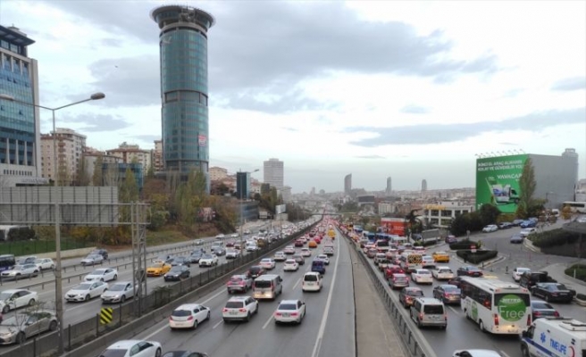 İstanbul'da ara tatilin ardından trafik yoğunluğu yaşanıyor