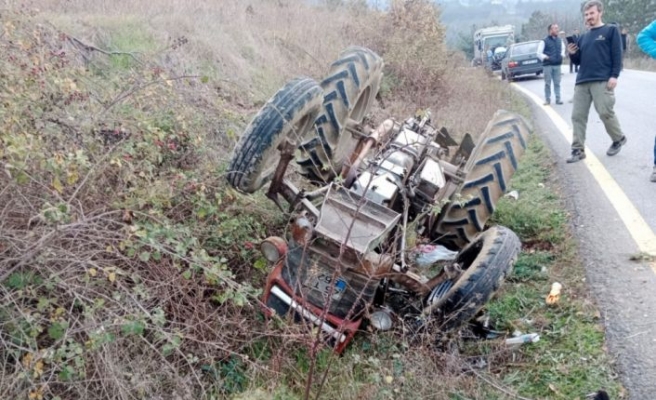 Sakarya'da devrilen traktörün altında kalan sürücü öldü