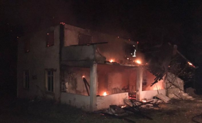 Sakarya'da yangın çıkan evde hasar oluştu
