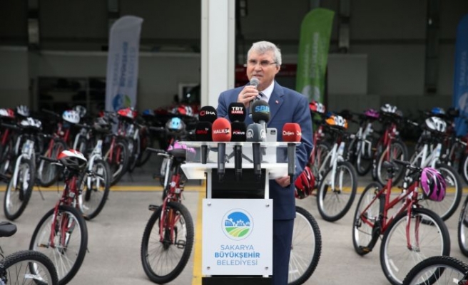Bisiklet Dostu Şehir Sakarya'nın belediye meclis üyeleri toplantıya bisikletle gitti