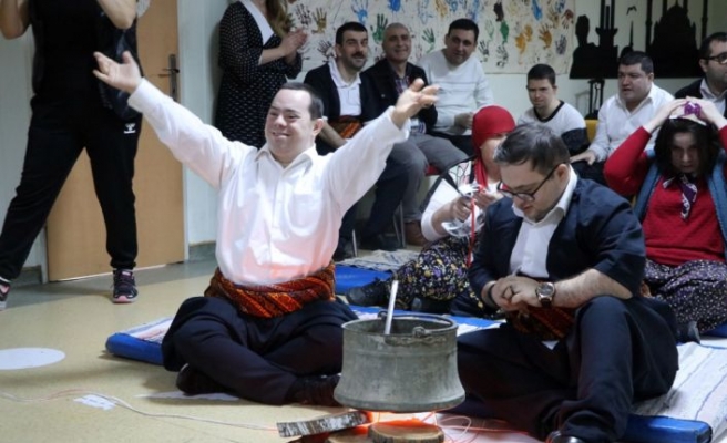 Edirne'de engelli öğrenciler unutulan Osmanlı geleneği “Helva sohbetleri“ni canlandırdı