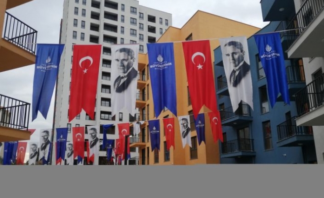 İBB Başkanı İmamoğlu Tuzla'daki KİPTAŞ anahtar teslim törenine katıldı
