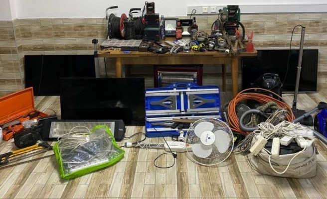 Sakarya'da çaldıkları eşyaları satan bir zanlı tutuklandı