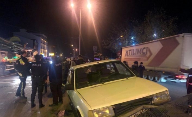 Yalova'da iki otomobil çarpıştı, 4 kişi yaralandı