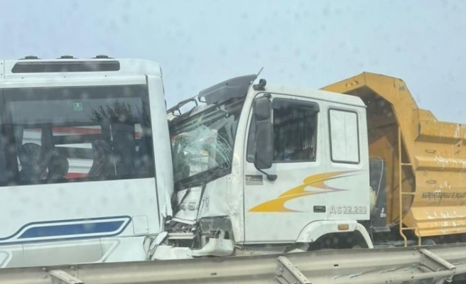 Bilecik'te 5 aracın karıştığı kazada 11 kişi yaralandı