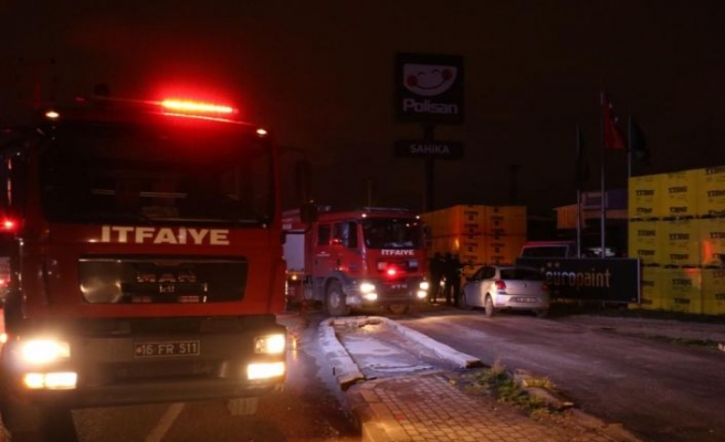 Bursa'da ısı yalıtım malzemeleri bulunan iş yerindeki yangın söndürüldü