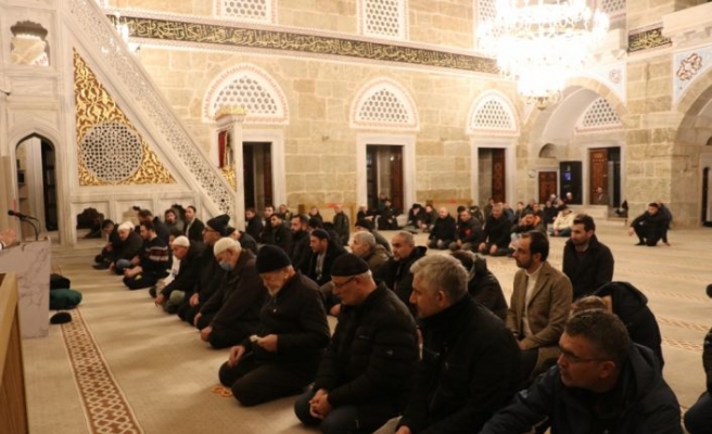 Doğu Marmara ve Batı Karadeniz'de Regaip Kandili dualarla idrak edildi