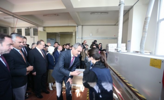 Milli Eğitim Bakanı Özer, Bursa'da meslek lisesi ziyaretinde konuştu