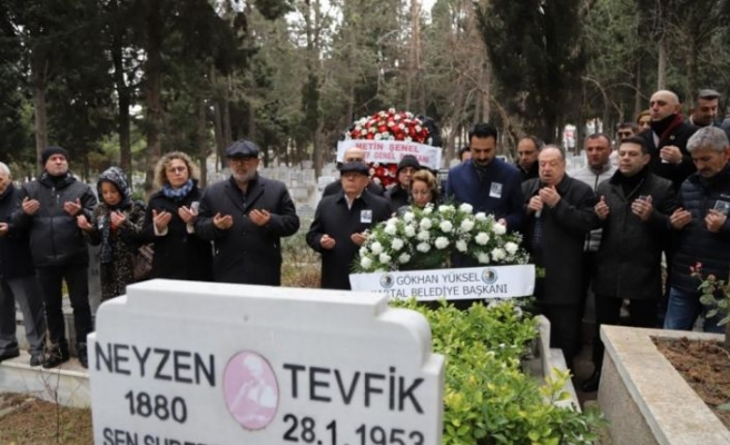 Şair Neyzen Tevfik, vefatının 70. yılında Kartal'da mezarı başında anıldı