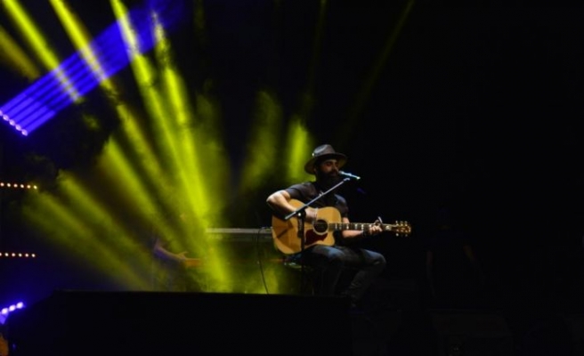 Şarkıcı Gökhan Türkmen Bursa'da konser verdi