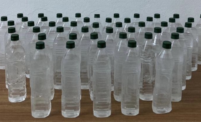 Tekirdağ'da bir otomobilde 50 şişe kaçak içki ele geçirildi