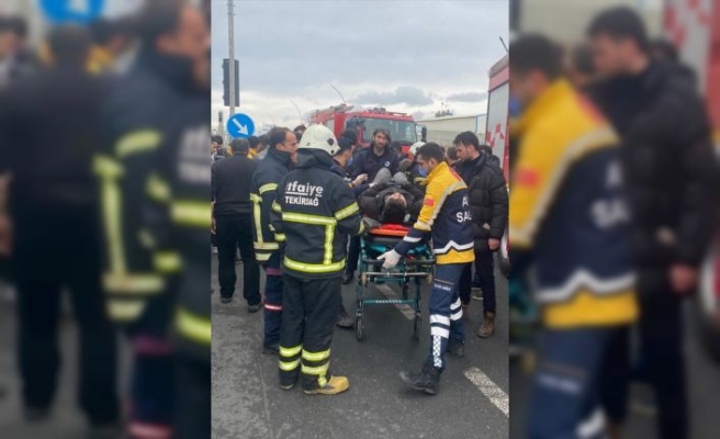 Tekirdağ'da tırın üzerinden geçtiği motosikletin sürücüsü yaralandı