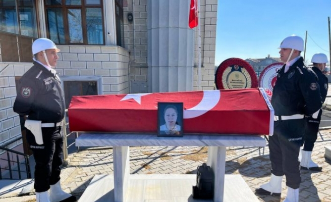 Depremde hayatını kaybeden polis memuru ile kızının cenazeleri Edirne'de toprağa verildi