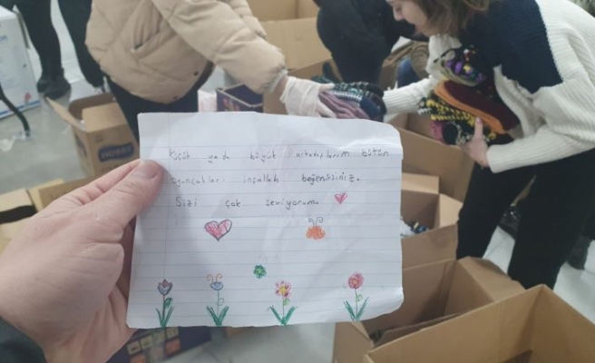 Edirneli çocuklar oyuncaklarını “sevgi dolu“ notlarla deprem bölgesine yolluyor