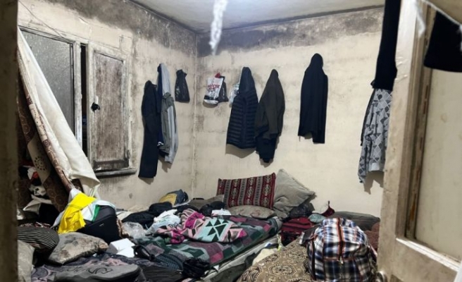İstanbul'da koğuşlara ayrılan evlerde kalan 94 düzensiz göçmen yakalandı