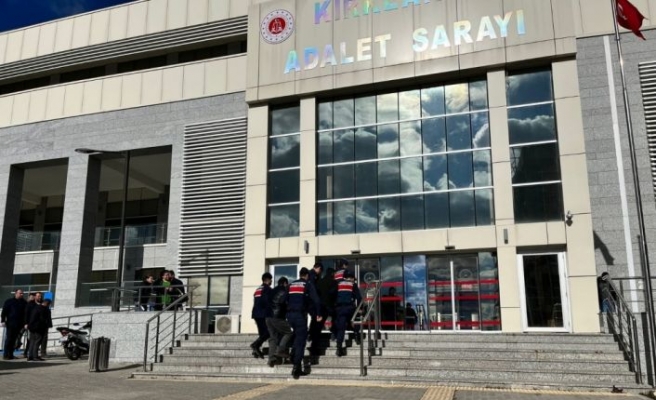 Kırklareli'nde düzensiz göçmenleri silahla yağmaladığı iddiasıyla 2 şüpheli tutuklandı