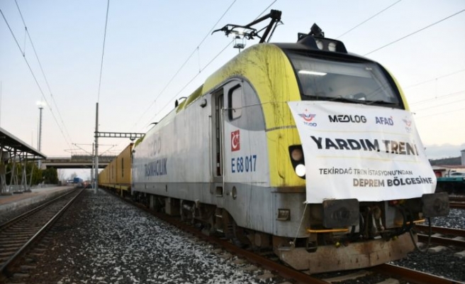 Tekirdağ'dan deprem bölgesine trenle yardım malzemesi yüklü 18 konteyner gönderildi