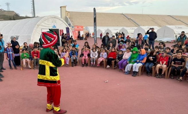 TÜGVA afet bölgesinde çocuk şenlikleri düzenledi