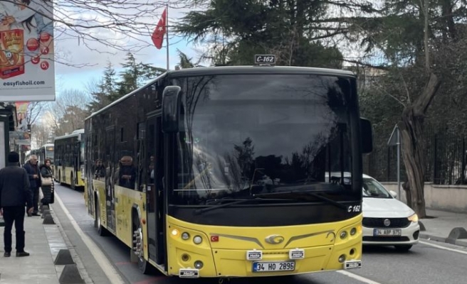 Üsküdar'da çarpışan iki İETT otobüsünde hasar oluştu