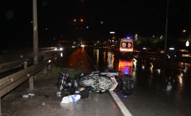 Kocaeli'de beton bariyere çarpan motosikletin sürücüsü yaralandı