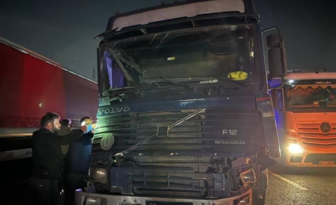 Anadolu Otoyolu'nda zincirleme trafik kazası ulaşımı aksattı