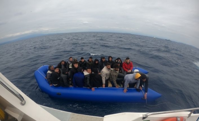 Ayvalık açıklarında 24 düzensiz göçmen kurtarıldı