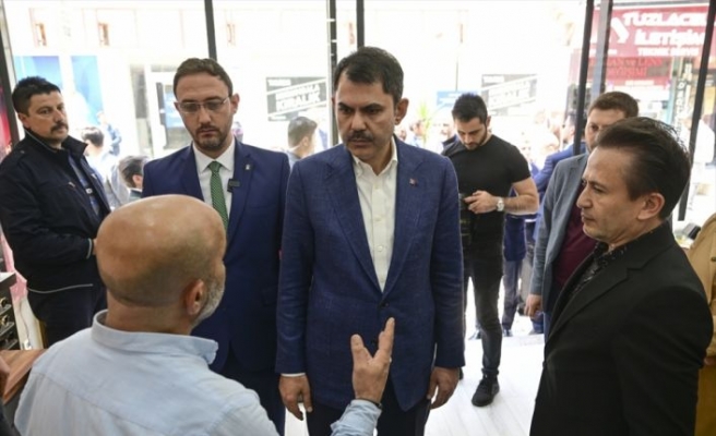 Bakan Kurum, AK Parti Tuzla İlçe Başkanlığını ziyaret etti: