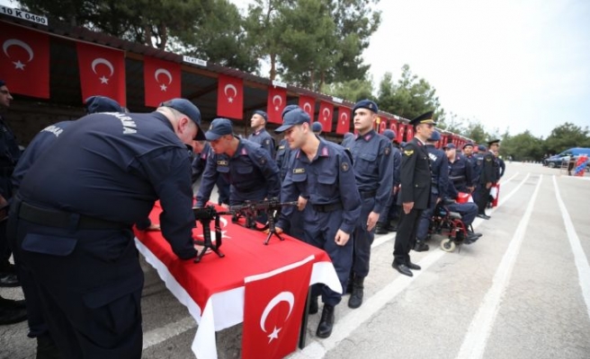Balıkesir'de jandarma üniforması giyen engelliler temsili askerlik yaptı