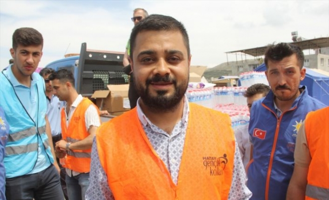 Bursa Büyükşehir Belediyesi ve AK Parti'li gençlerden depremzedelere gıda yardımı