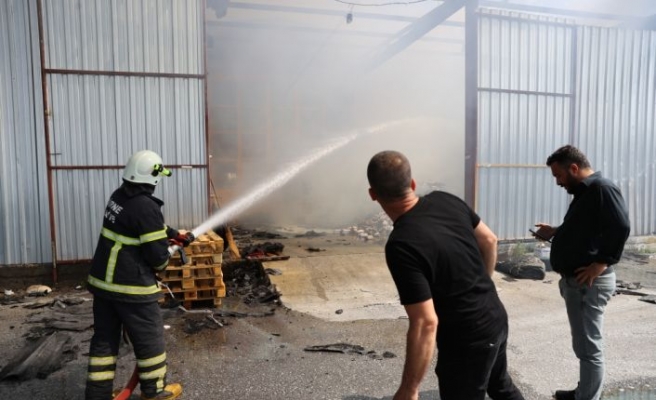 Edirne'de mobilya deposunda yangın çıktı