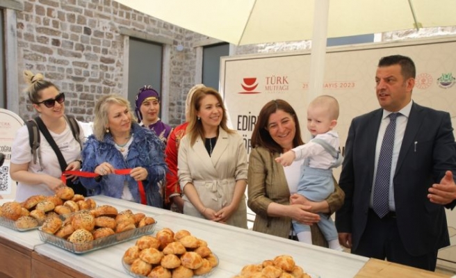 Edirne'de Türk Mutfağı Haftası etkinliklerinde adım çöreği ikram edildi